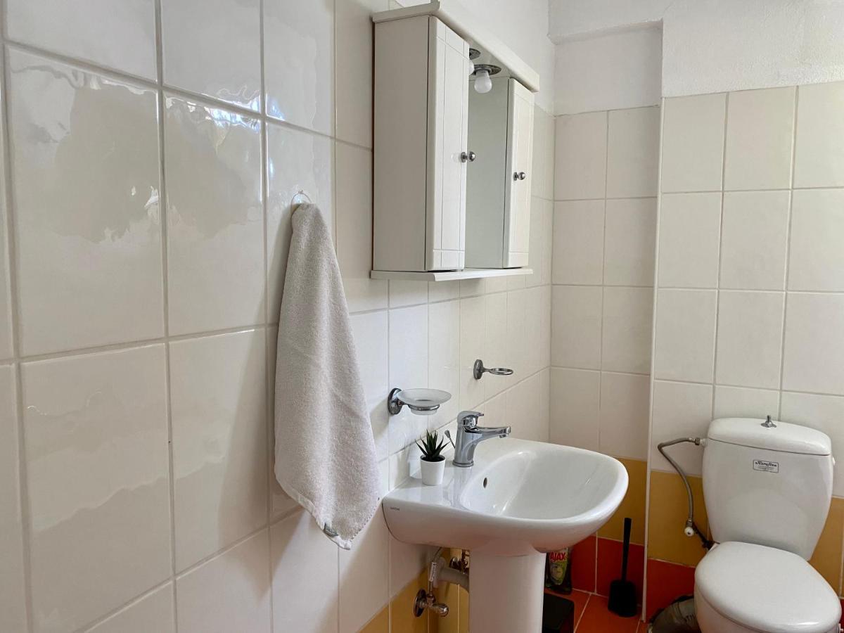 Family Friendly Apartment, In Nature, With Yard "5" Ziparion Luaran gambar